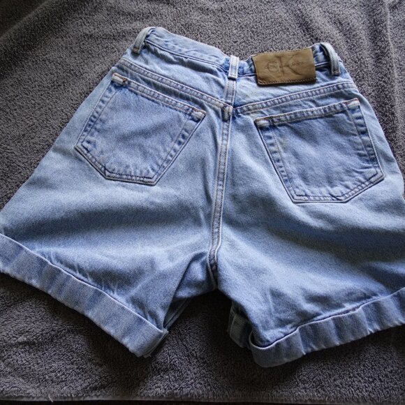 Vintage Medium-Lite Wash Jean Shorts - Picture 2 of 3